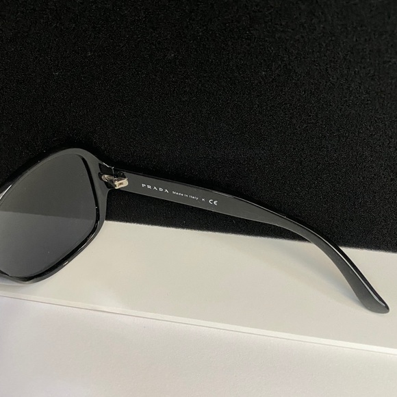 Prada Sunglasses SPR27M - Picture 4 of 5